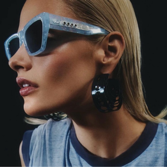 Quay Australia Accessories - NEW Quay sold out limited edition No Apologies sunglasses 🕶️.